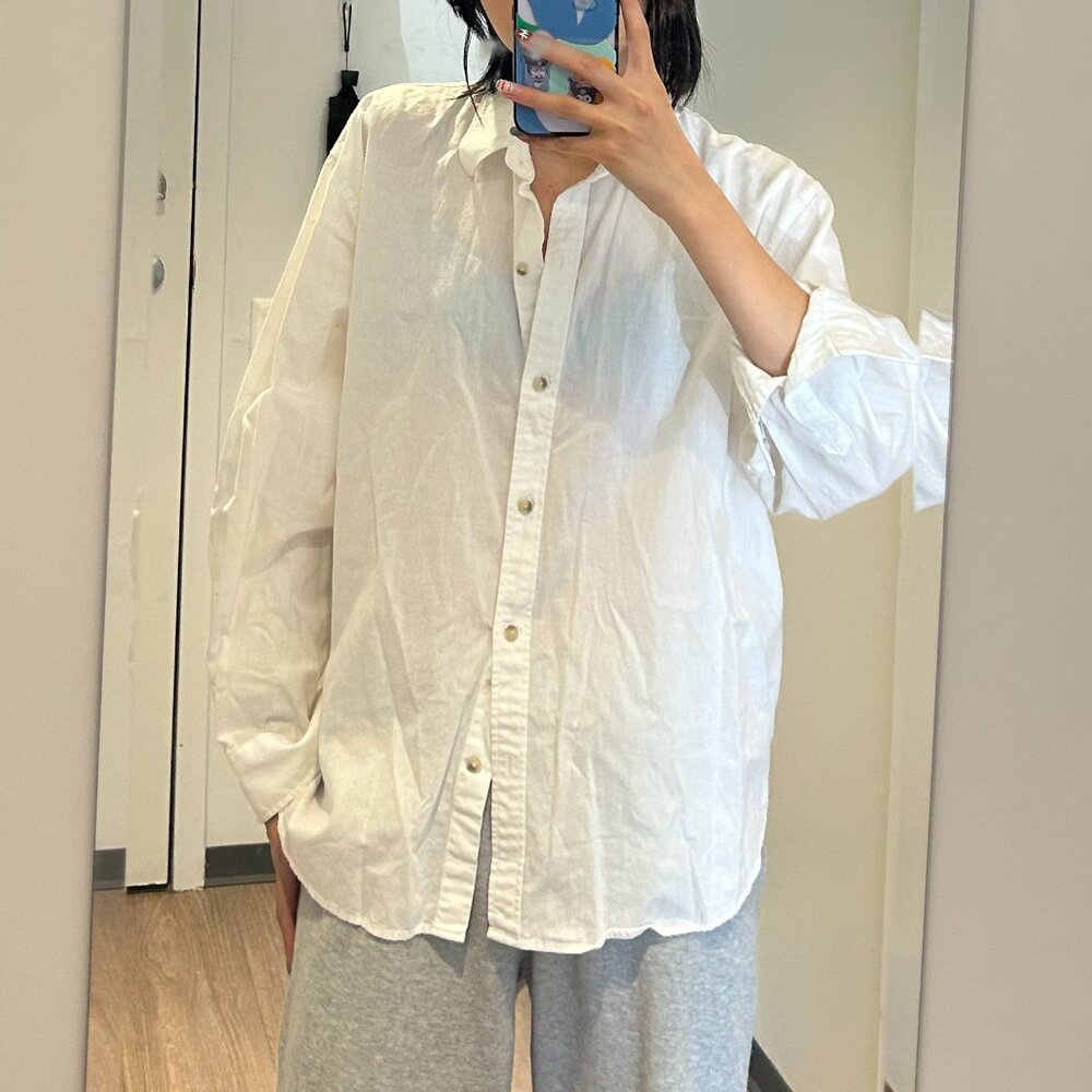 Aritzia button up white shirt